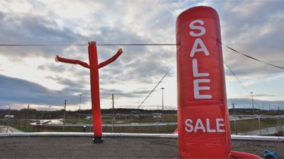 Rooftop inflatable: hot air balloon replica